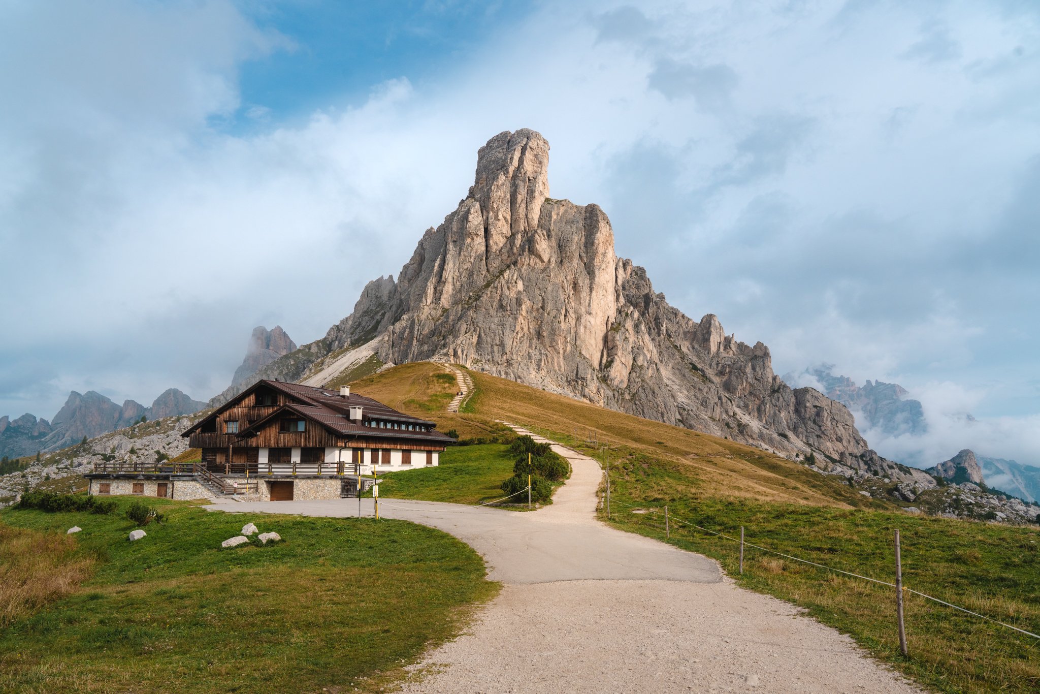 roamfreerebecca-passo-giau-dolomites-italy-europe-world-trip-01181