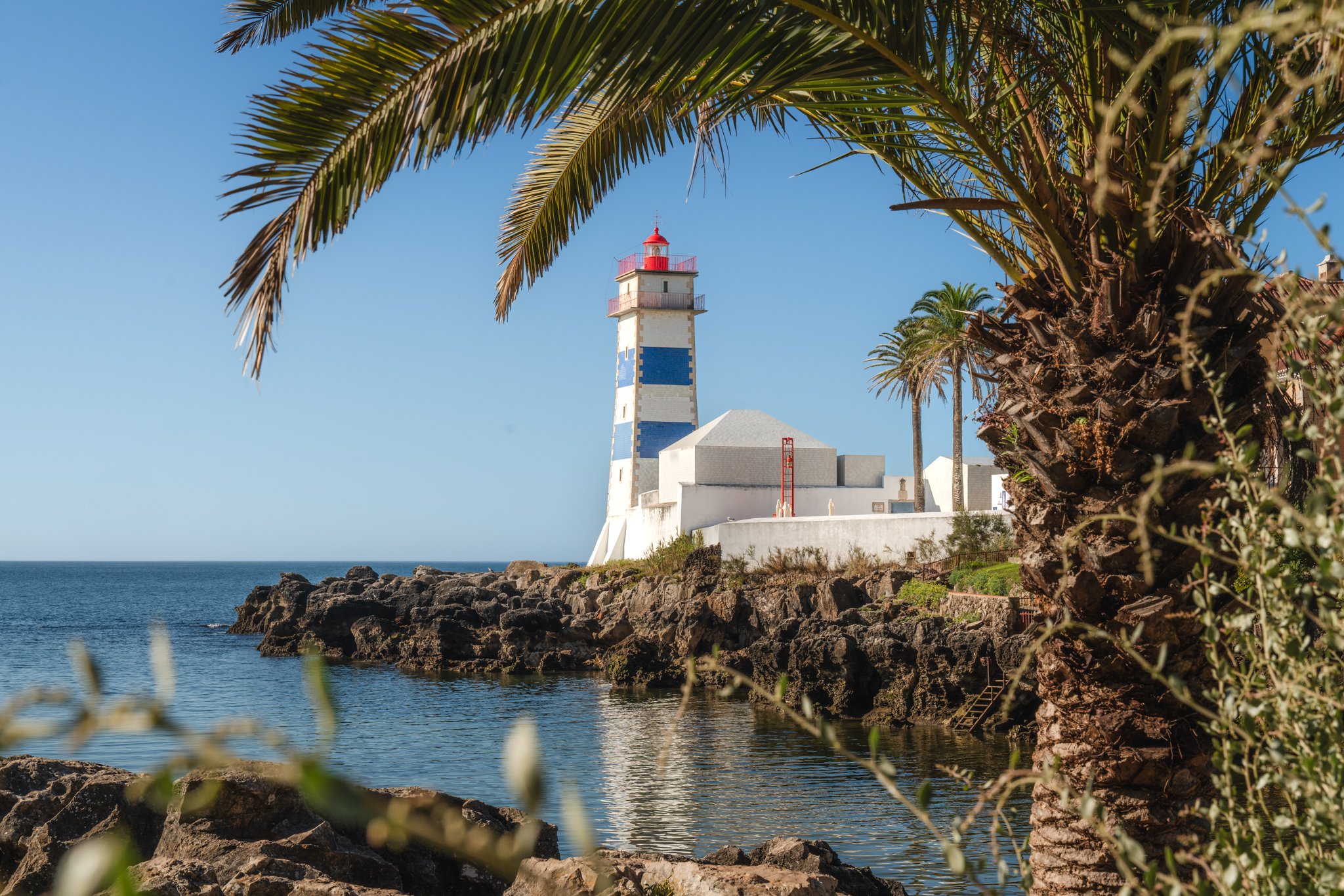 roamfreerebecca-beach-lighthouse-cascais-lisbon-portugal-europe-world-trip-02046