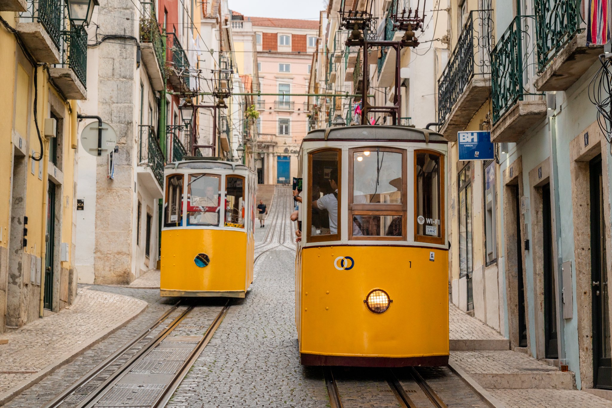 roamfreerebecca-elevador-da-bica-funicular-lisbon-portugal-europe-world-trip-01331
