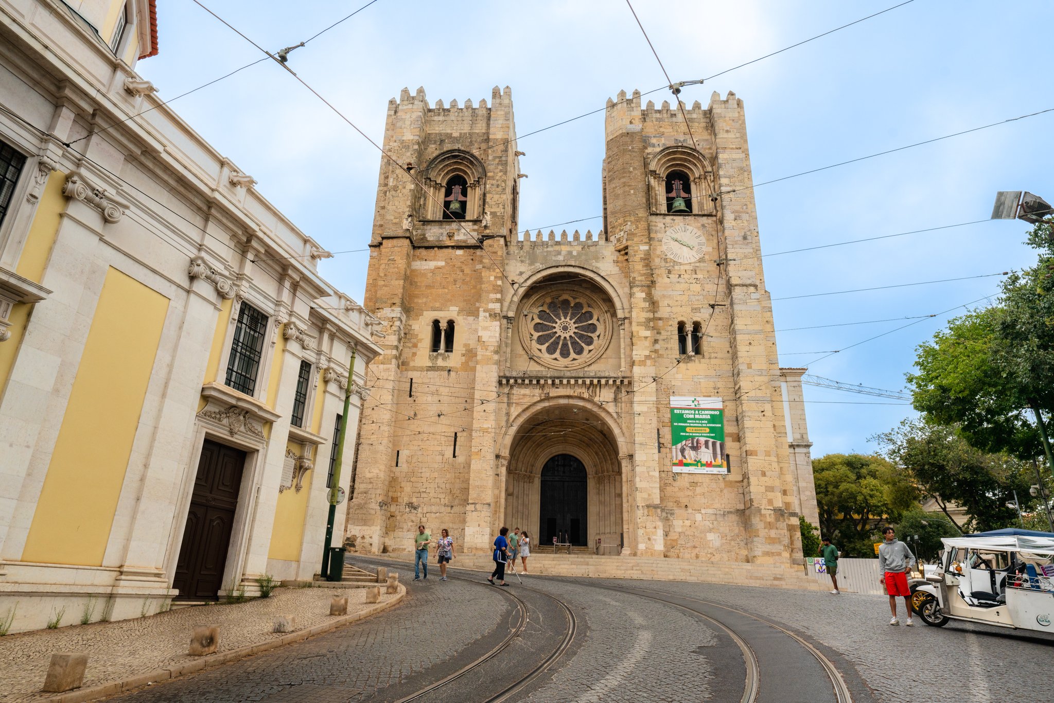 roamfreerebecca-lisbon-cathedral-lisbon-portugal-europe-world-trip-01643