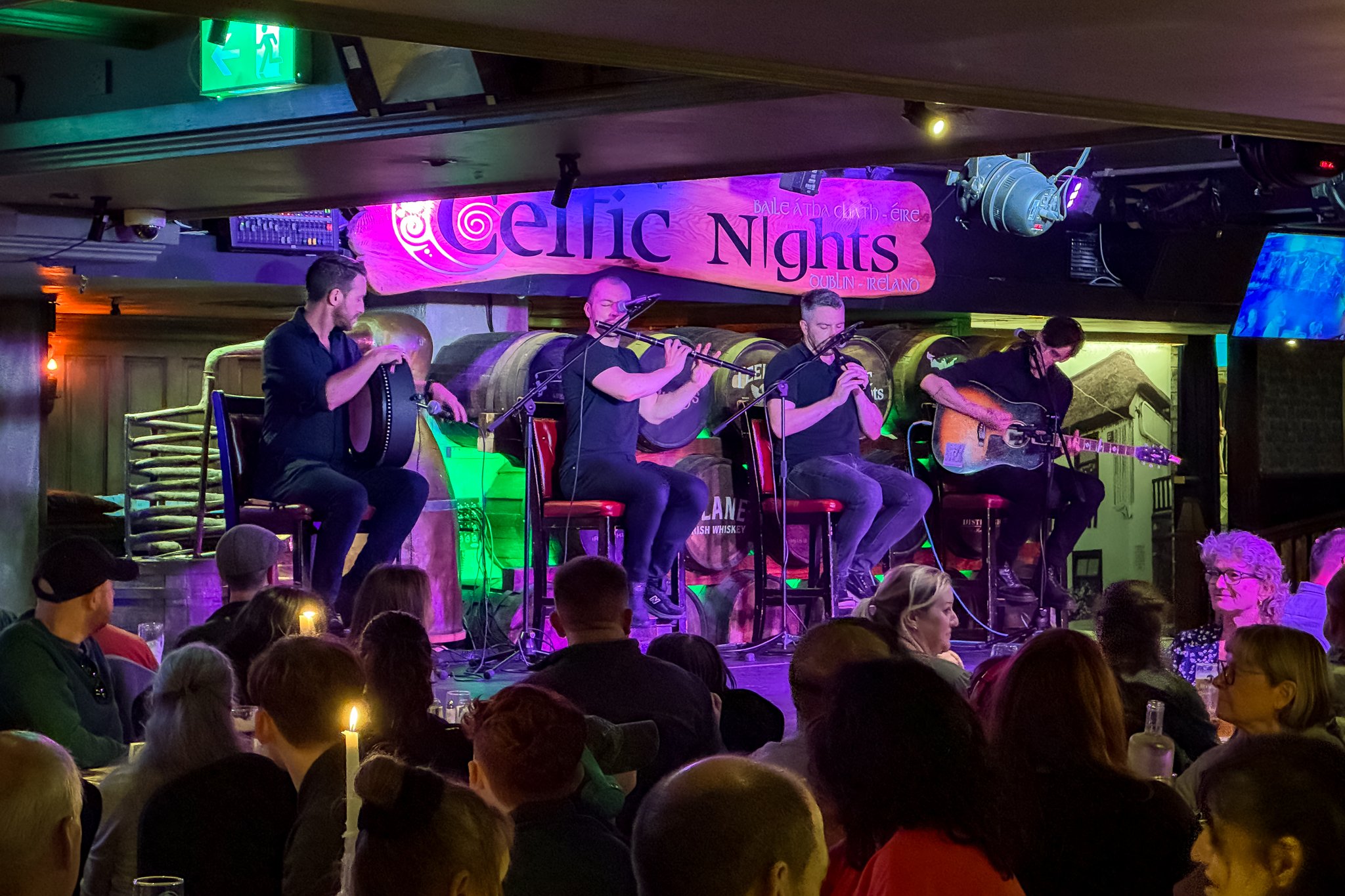 roamfreerebecca-celtic-nights-dublin-ireland-europe-2959