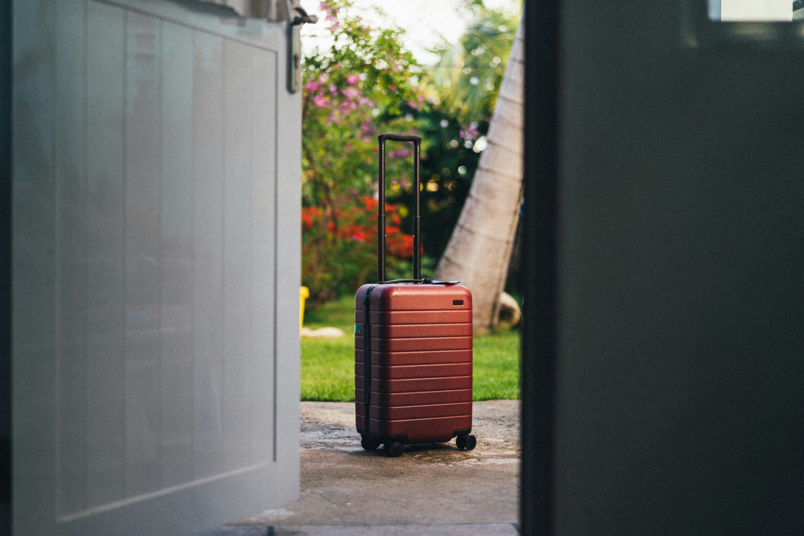 roamfreerebecca-away-suitcase-carry-on-packing-tips-2