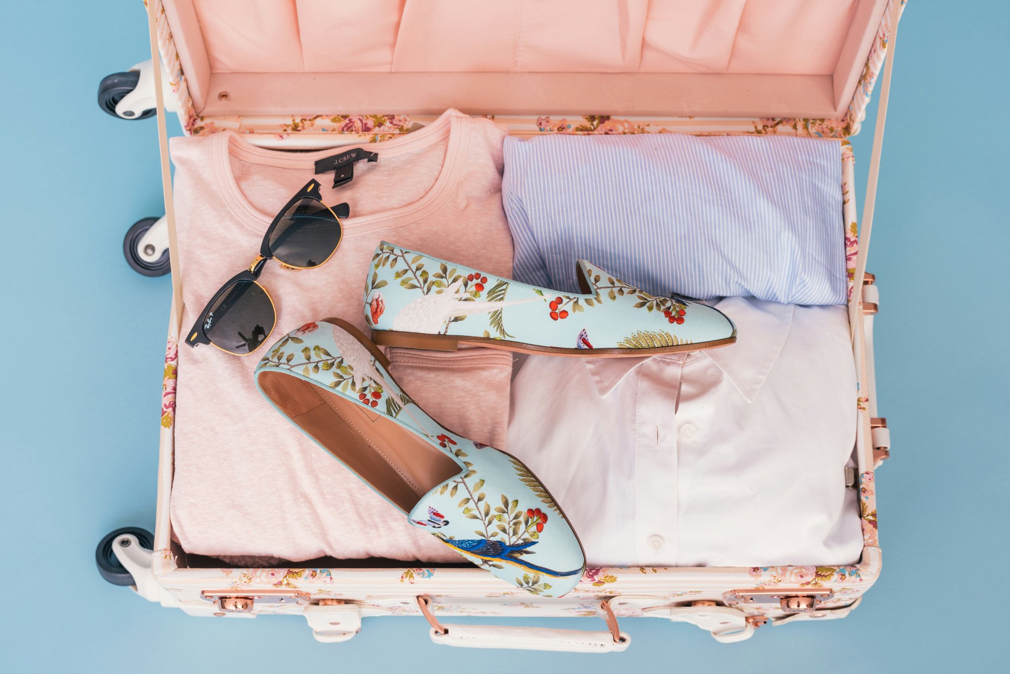 roamfreerebecca-suitcase-shoes-travel-carry-on-packing-tips-2