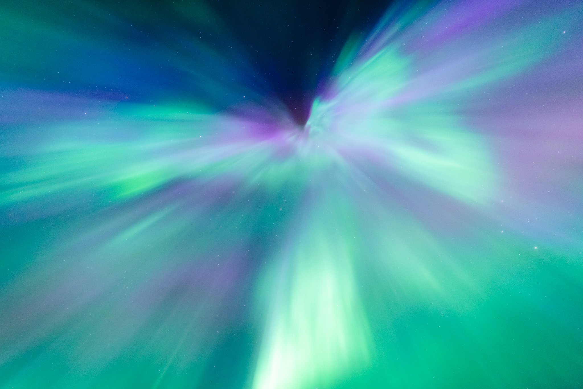 roamfreerebecca-winter-aurora-northern-lights-ivalo-finland-europe-02405