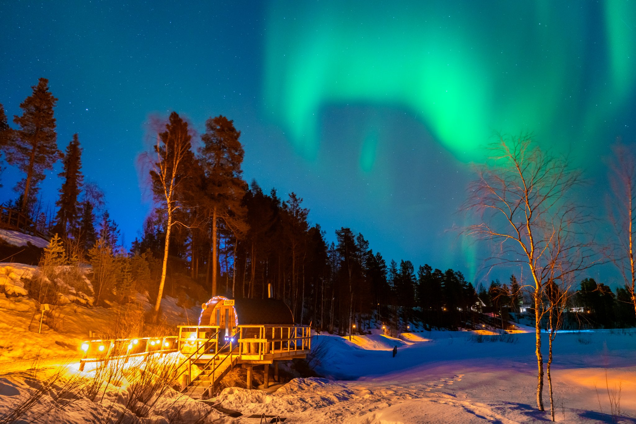 roamfreerebecca-winter-northern-lights-sauna-aurora-village-ivalo-finland-europe-01925