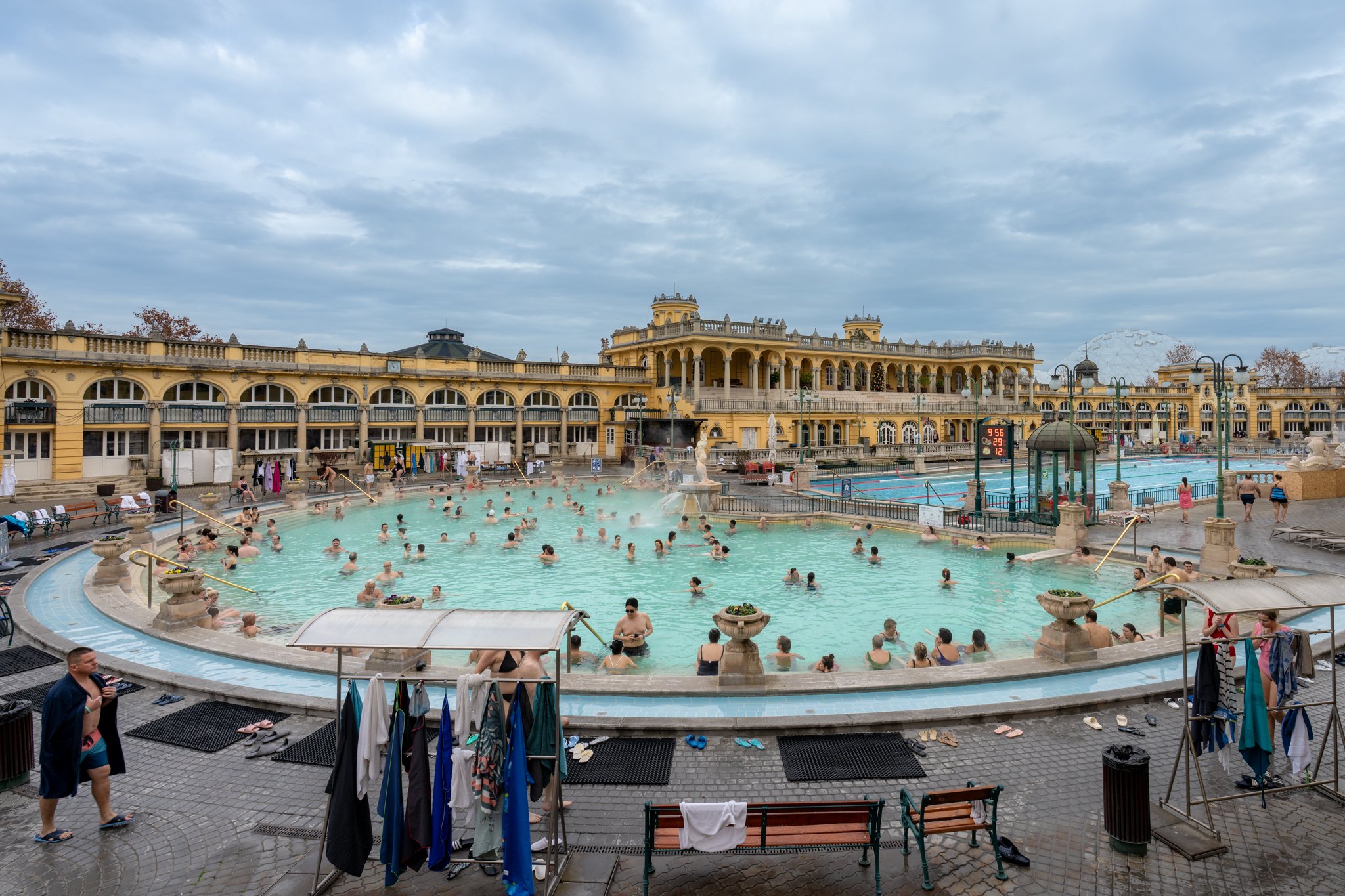 roamfreerebecca-Széchenyi-thermal-bath-budapest-hungary-europe-00240