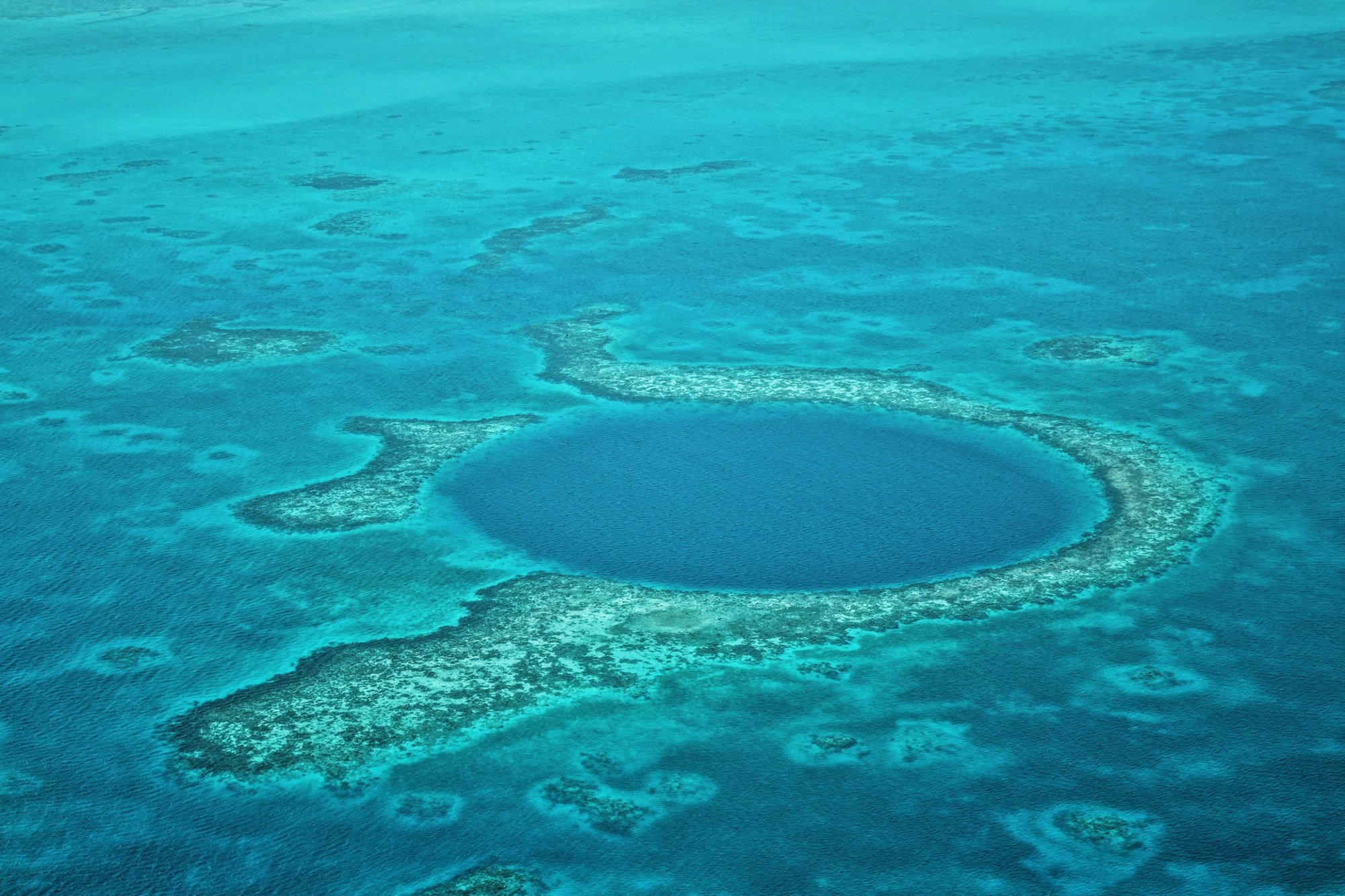 roamfreerebecca-great-blue-hole-belize-central-america