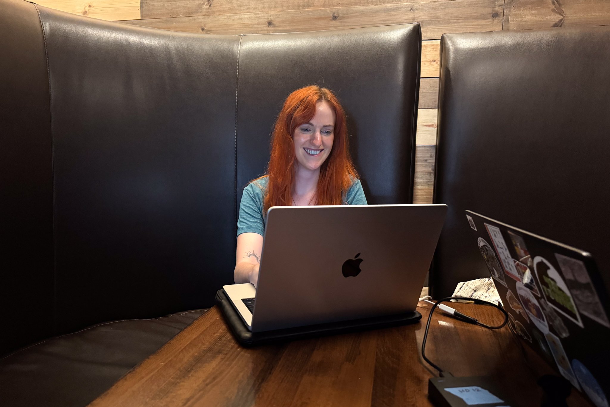roamfreerebecca-laptop-digital-nomad-working-content-creator-4951