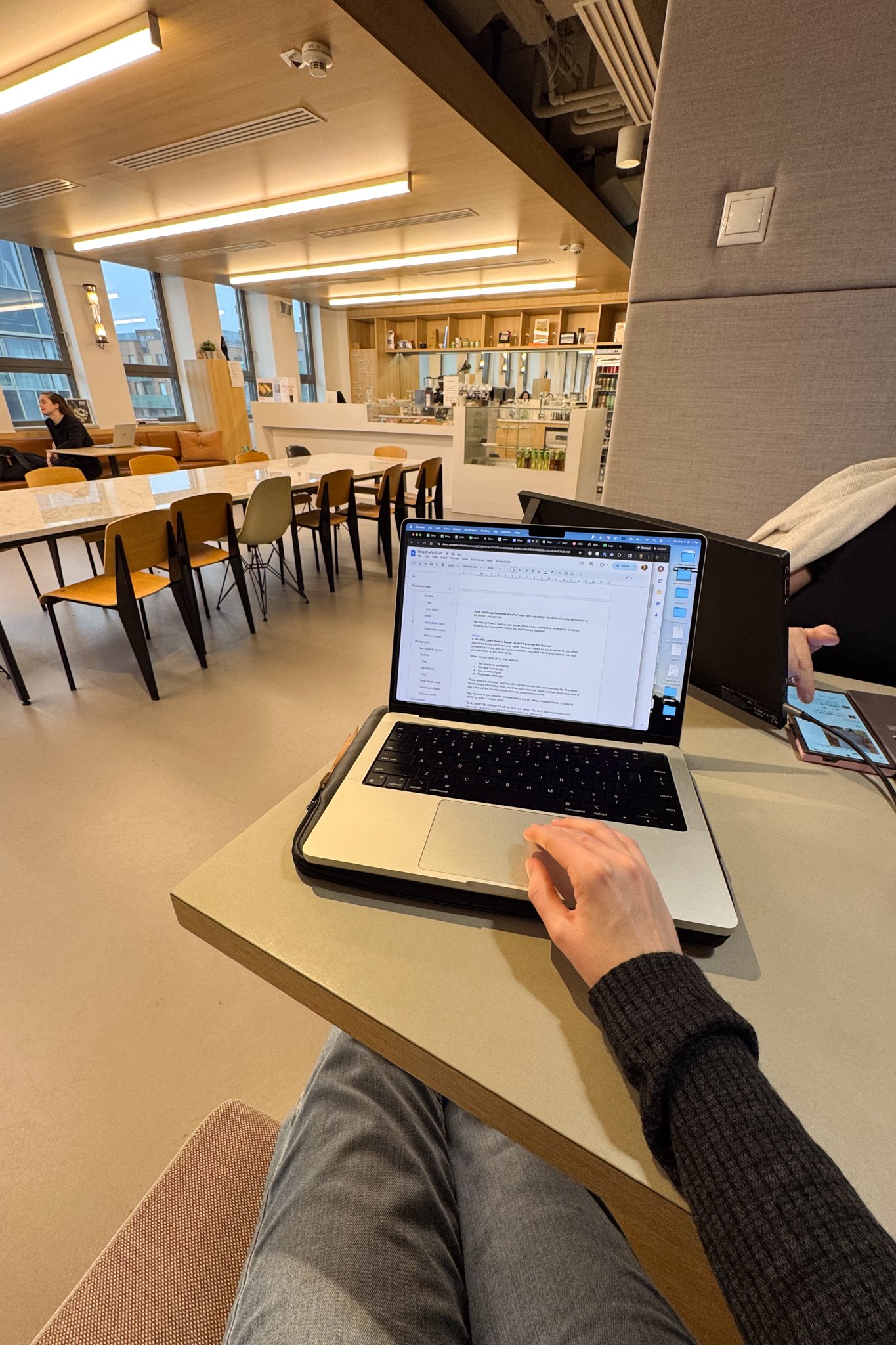 roamfreerebecca-noma-collective-coworking-laptop-budapest-hungary-europe-9970