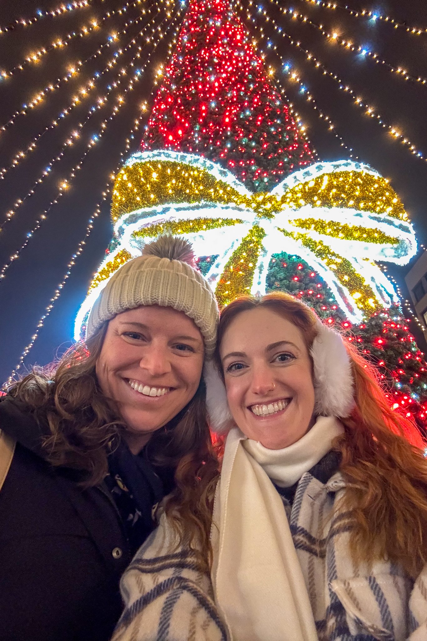 roamfreerebecca-noma-collective-digital-nomads-st-stephens-basilica-christmas-market-budapest-hungary-europe-3056