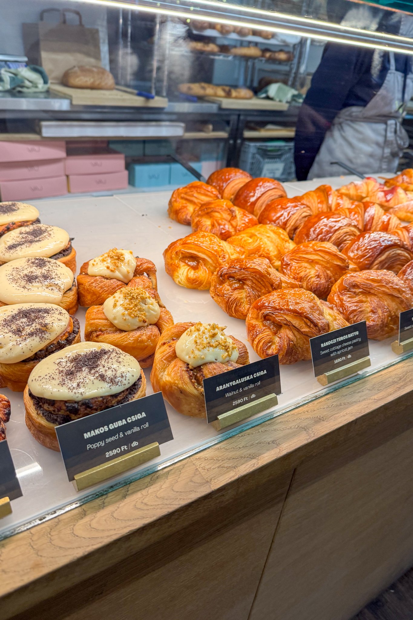 roamfreerebecca-pastries-budapest-hungary-europe-8747