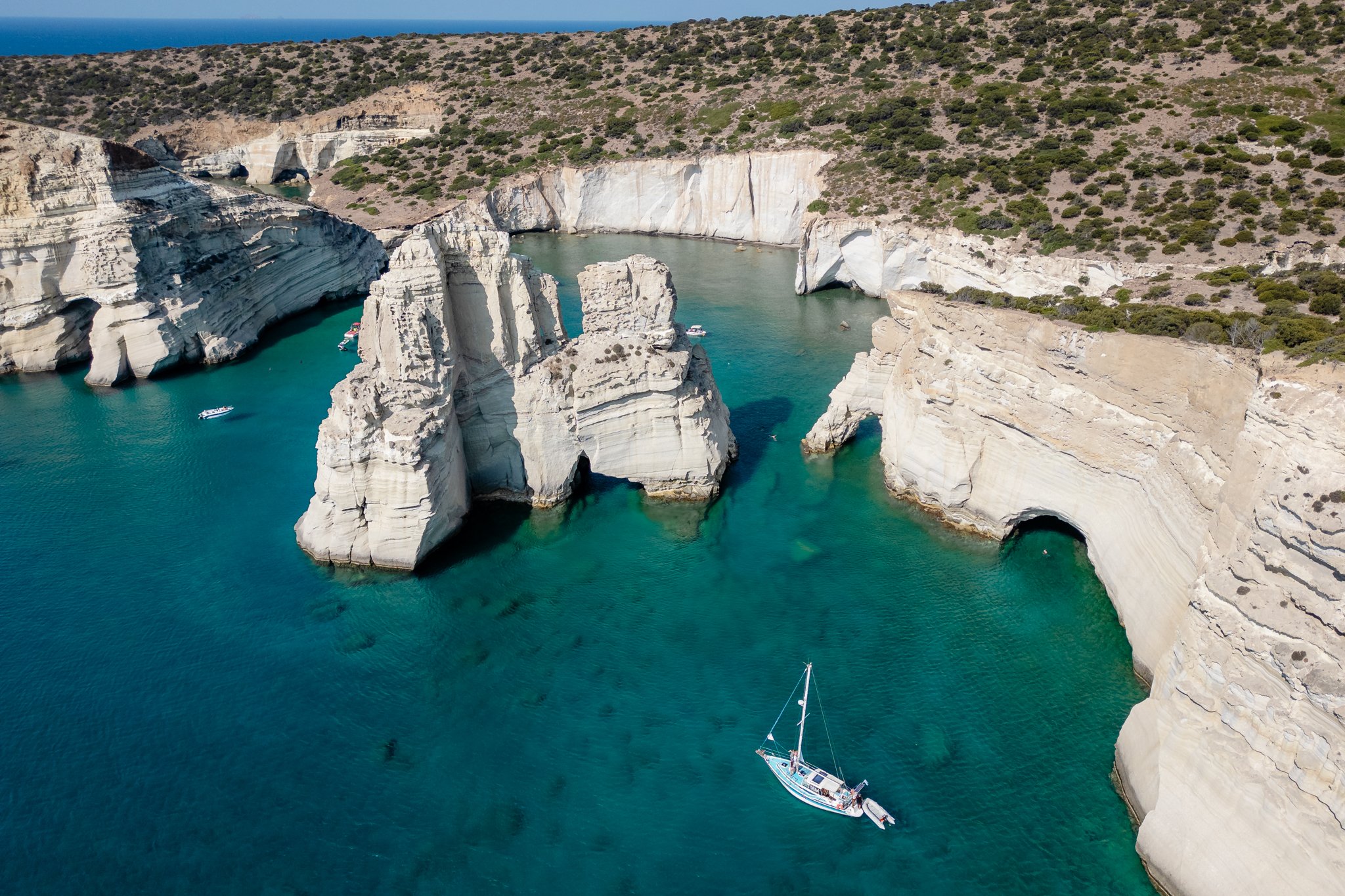roamfreerebecca-roamfreerebecca-boat-drone-milos-greece-europe-world-trip-0128