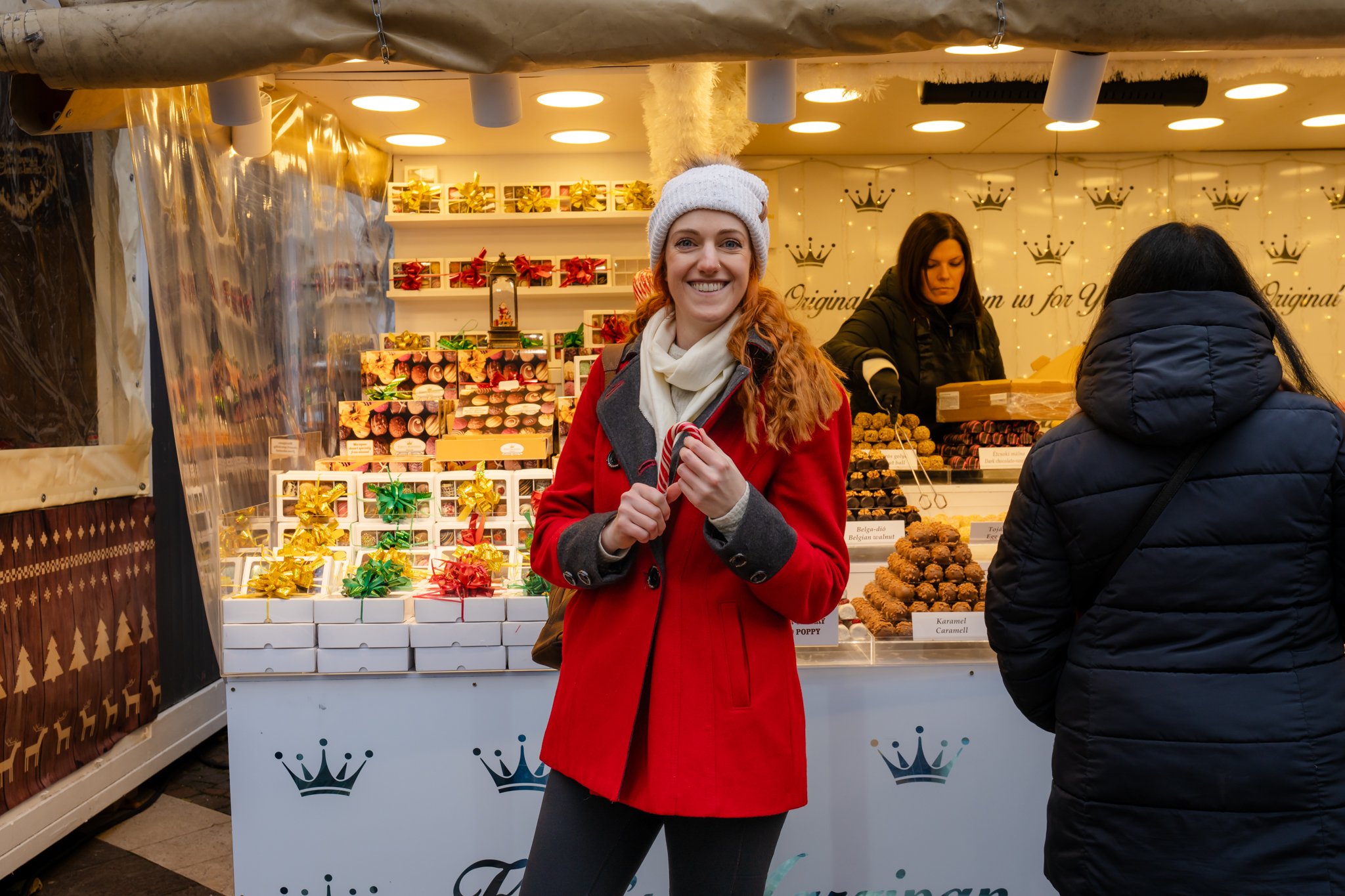 roamfreerebecca-st-stephens-basilica-christmas-market-budapest-hungary-europe-00125