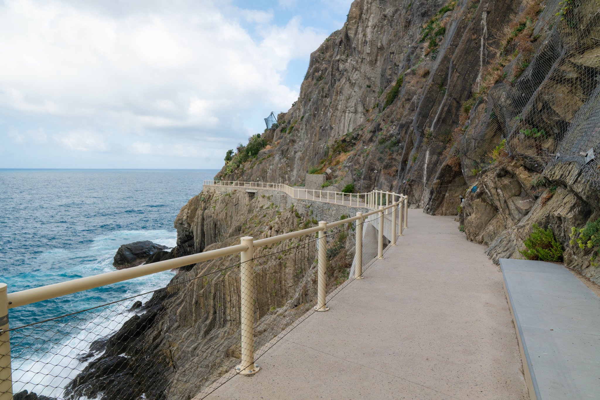 roamfreerebecca-Via-dell-Amore-Love-Alley-Riomaggiore-cinque-terre-italy-europe-world-trip-02258