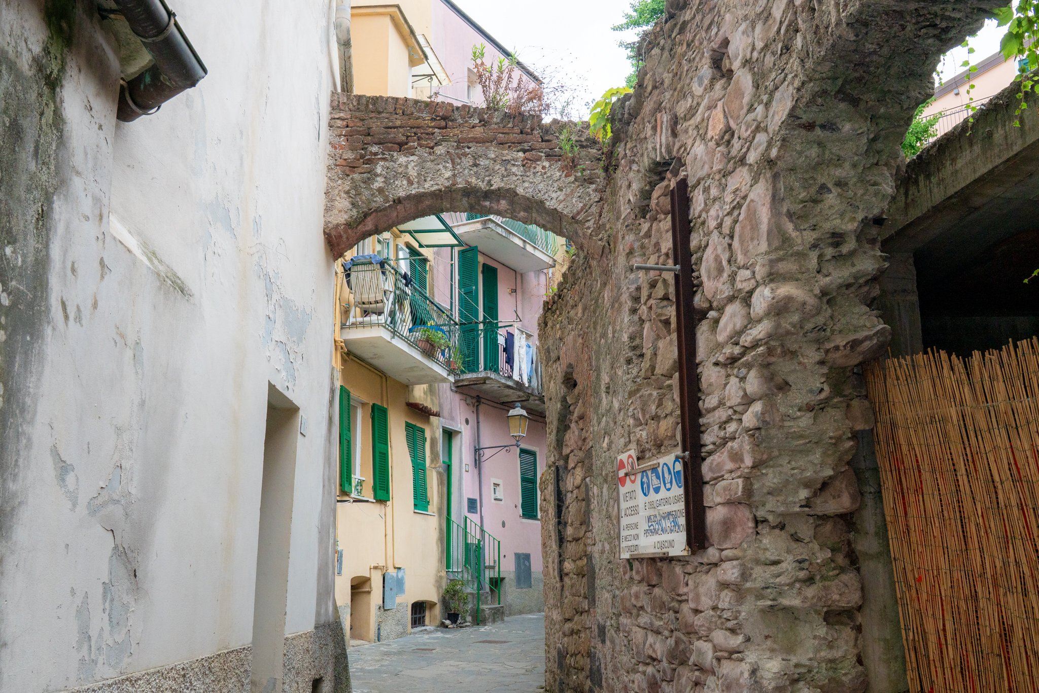 roamfreerebecca-old-town-Monterosso-al-Mare-cinque-terre-italy-europe-world-trip-03043