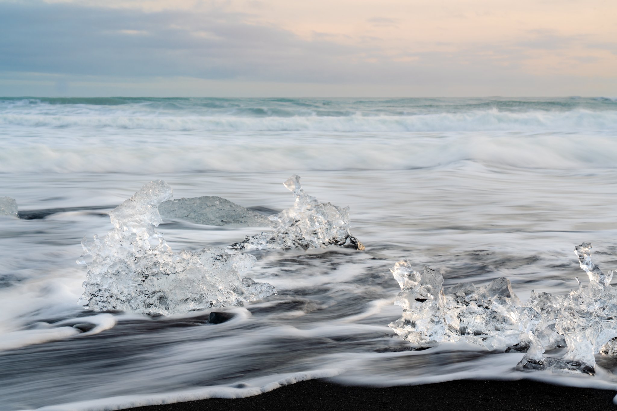 roamfreerebecca-diamon-beach-Jökulsárlón-glacier-lagoon-iceland-europe-01565