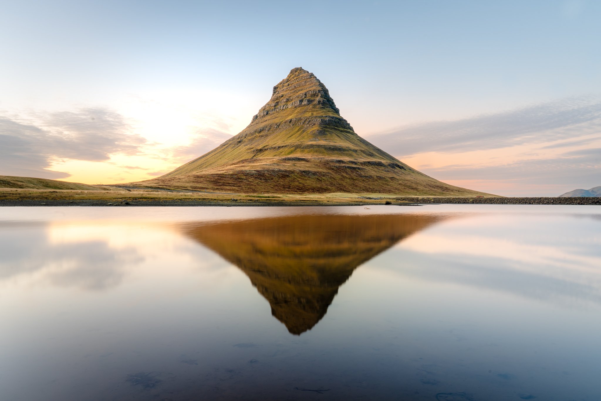 roamfreerebecca-sunset-reflection-Kirkjufell-Snæfellsnes-Peninsula-iceland-europe-08916