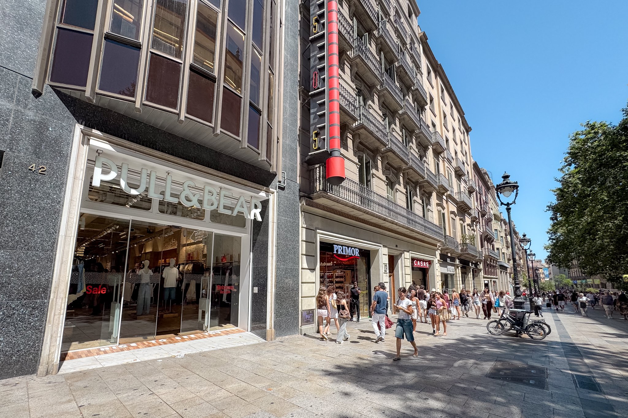 roamfreerebecca-shopping-Avinguda-del-Portal-de-l'Àngel-barcelona-spain-europe-8422