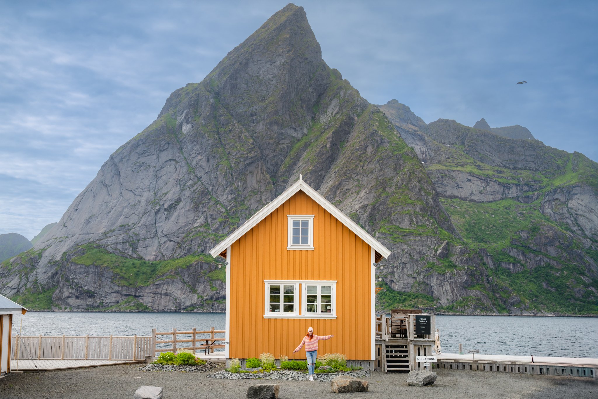 roamfreerebecca-yellow-hut-rorbu-sakisroy-lofoten-islands-norway-europe-00449-2
